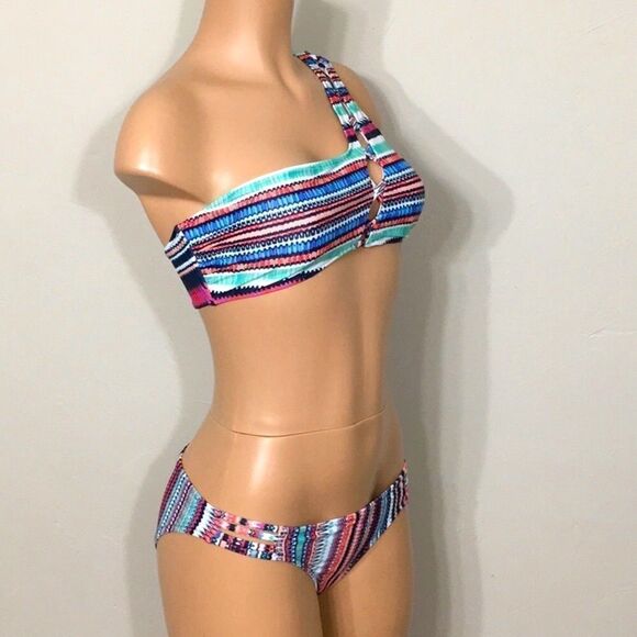Jessica Simpson multicolored one-shouldered bikini - Picture 4 of 13